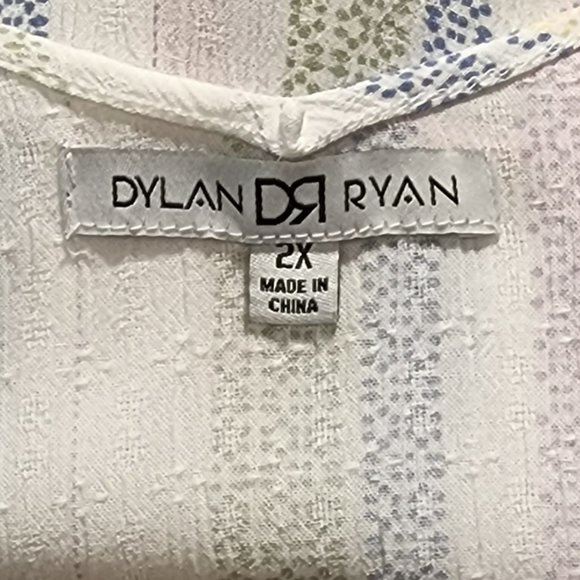 NWOT Lovely Plus Size Twist Knot Top - Picture 4 of 6